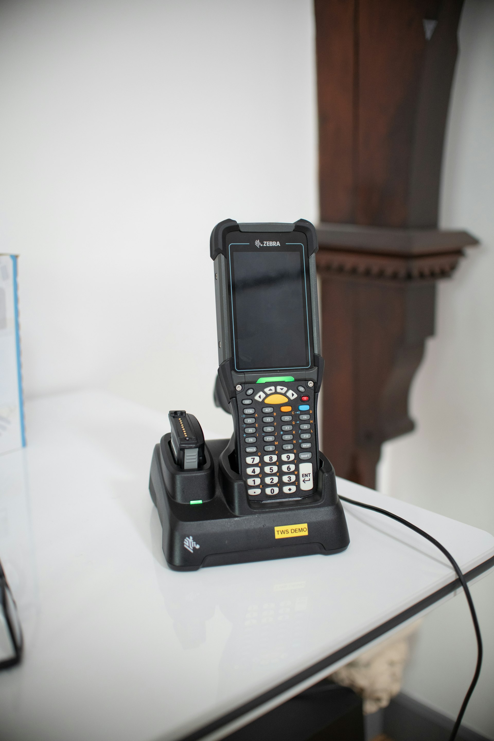 Barcode Scanner App im Lager: Kommissionierung mit Kamera- oder Hardware-Scanner