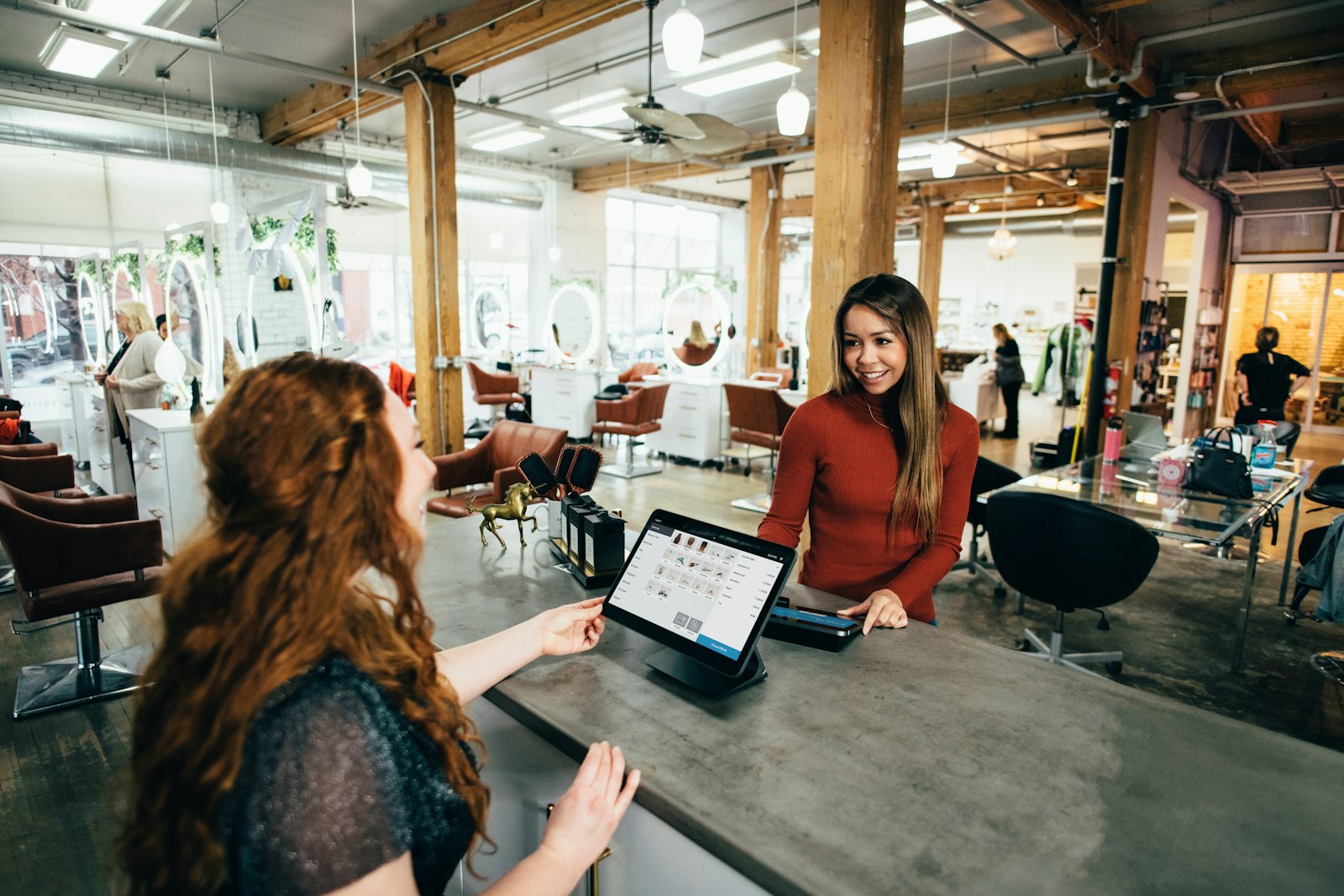 B2B-Aufträge werden im selben Lager kommissioniert und versendet wie Marktplatz-Bestellungen
